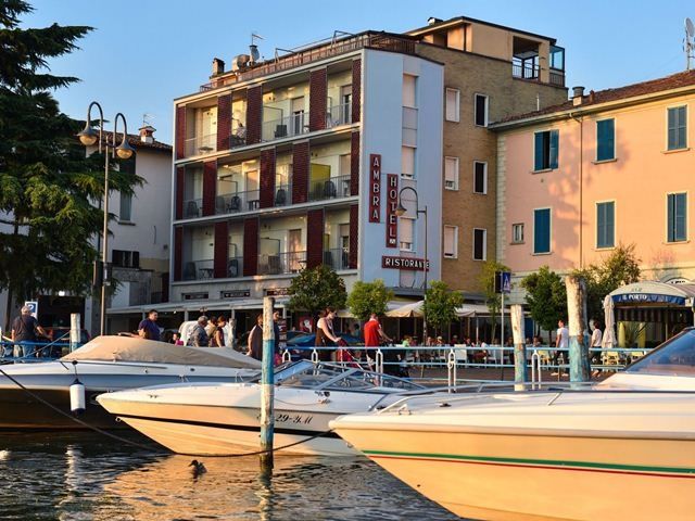 Ambra Hotel - The Only Central Lakeside Hotel In Iseo Exteriör bild